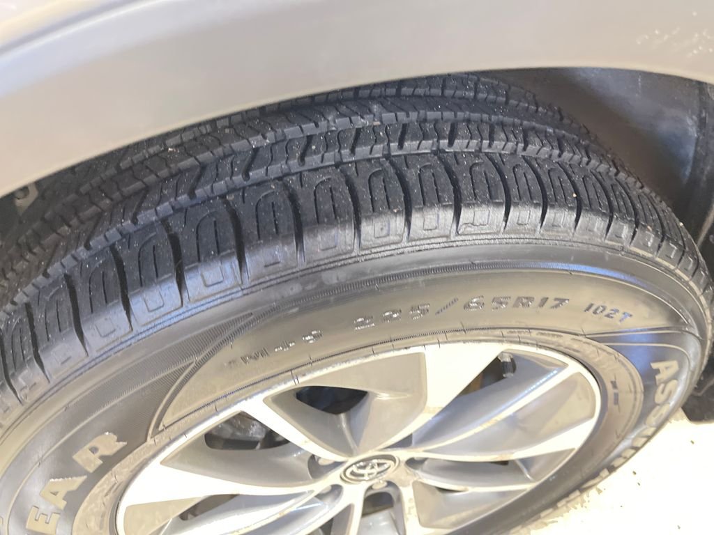 Used 2017 Silver Toyota XLE image 11
