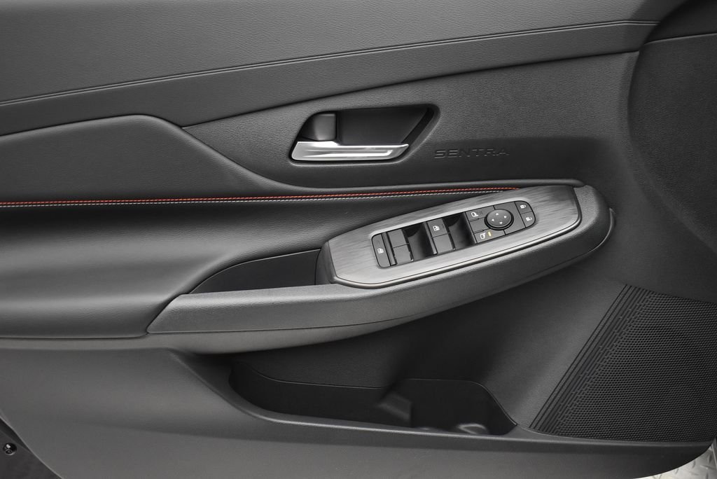 2026 Nissan Sentra SR - Photo 9