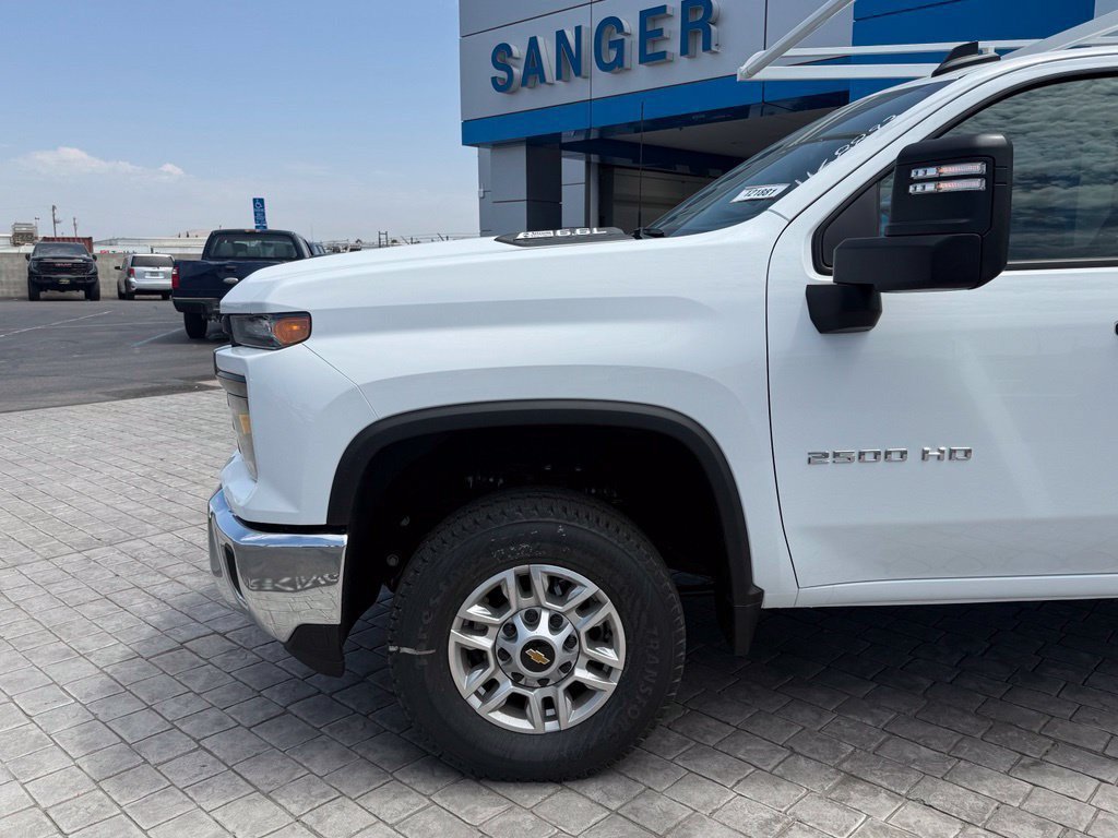 2026 Chevrolet Silverado 2500 HD WT view 5