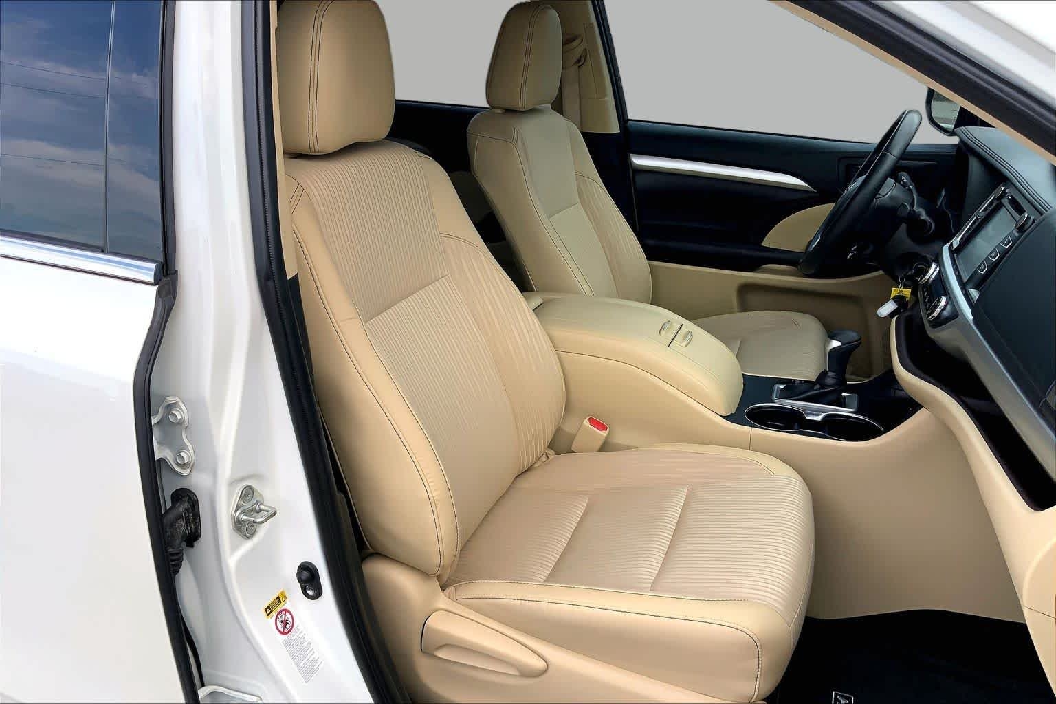 Used 2019 Blizzard Pearl Toyota LE image 8