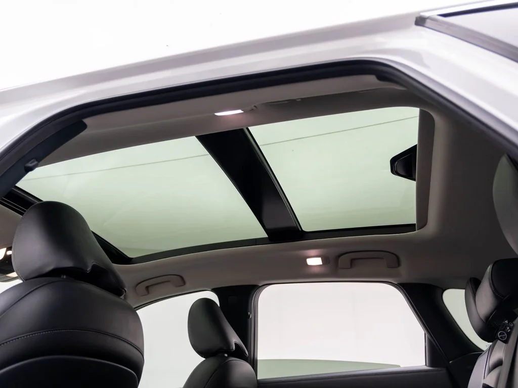Used 2019 White INFINITI ESSENTIAL image 19