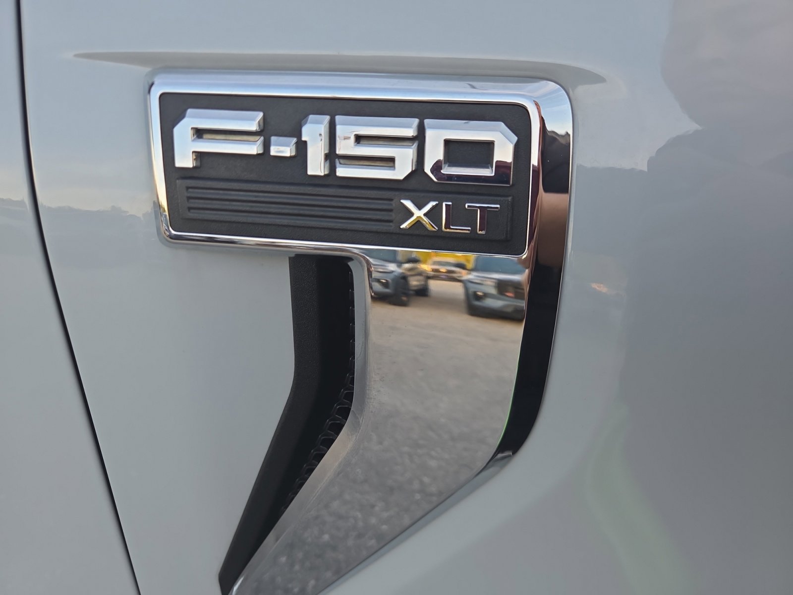 Certified Used 2024 Avalanche Ford XLT image 16
