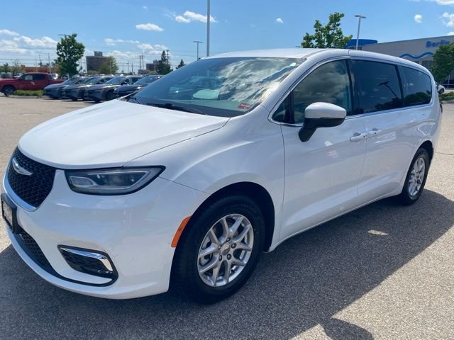 Used 2023 Bright White Clearcoat Chrysler Touring L image 9