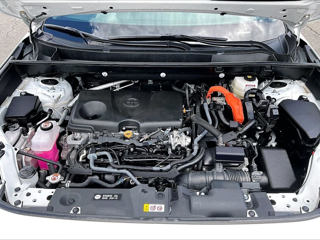 Used 2025 White Toyota LE image 30