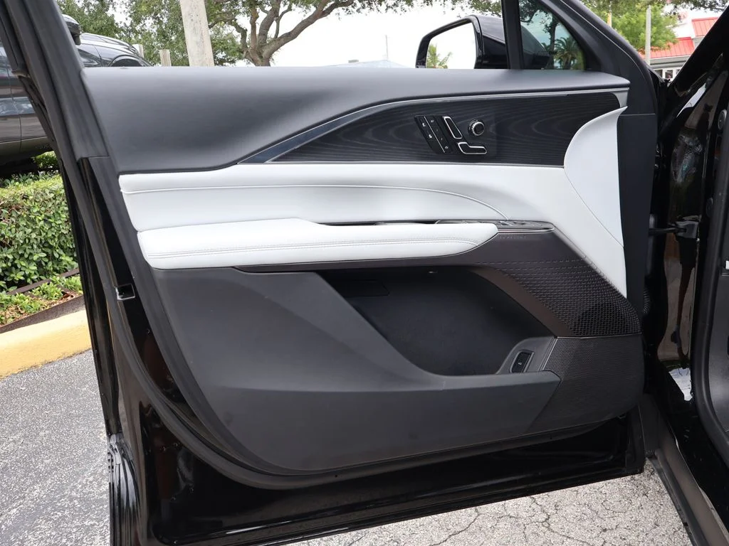Used 2025 Black Cadillac Luxury image 29