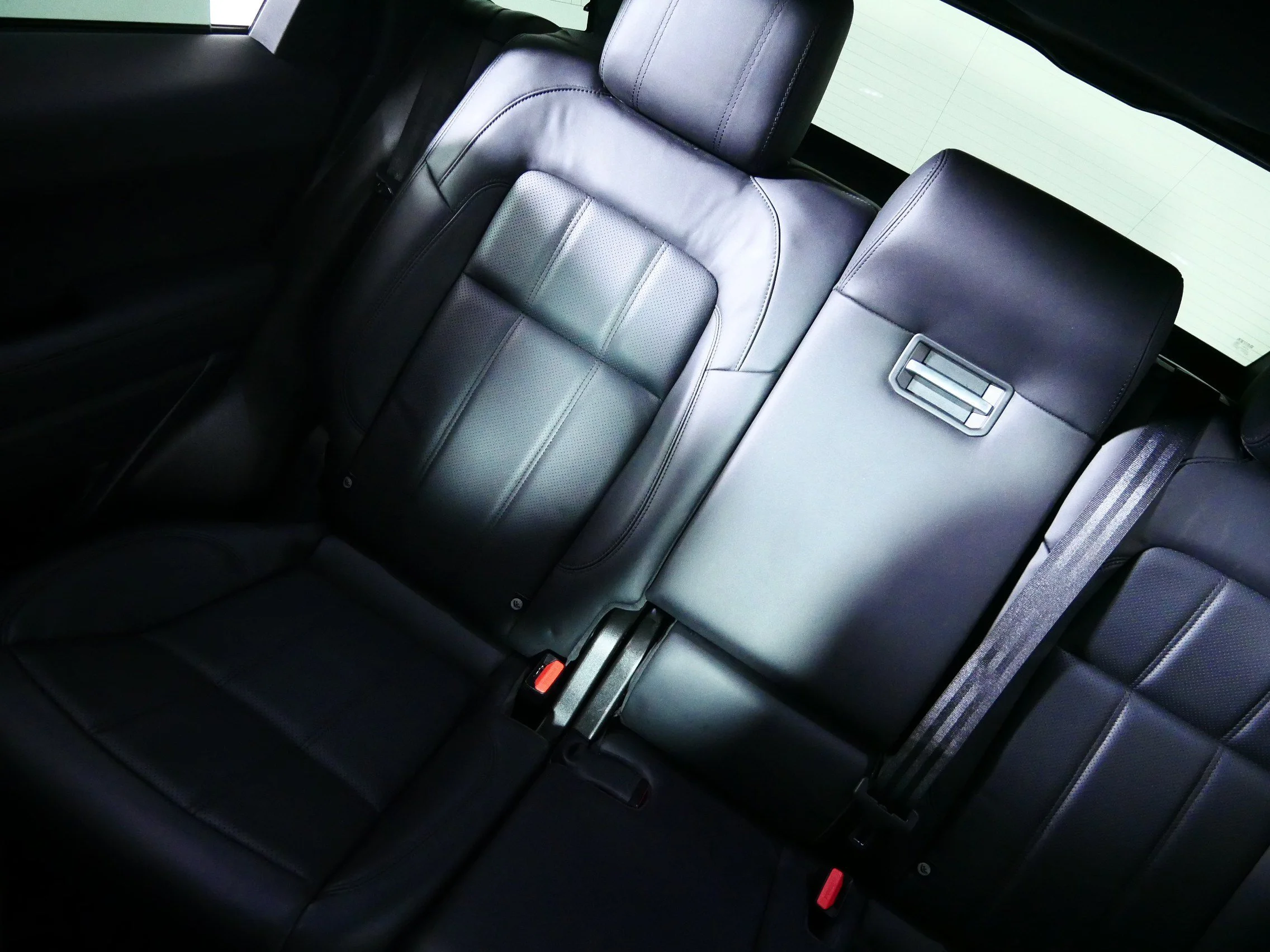 Used 2021 Eiger Grey Metallic Land Rover HSE Dynamic image 12