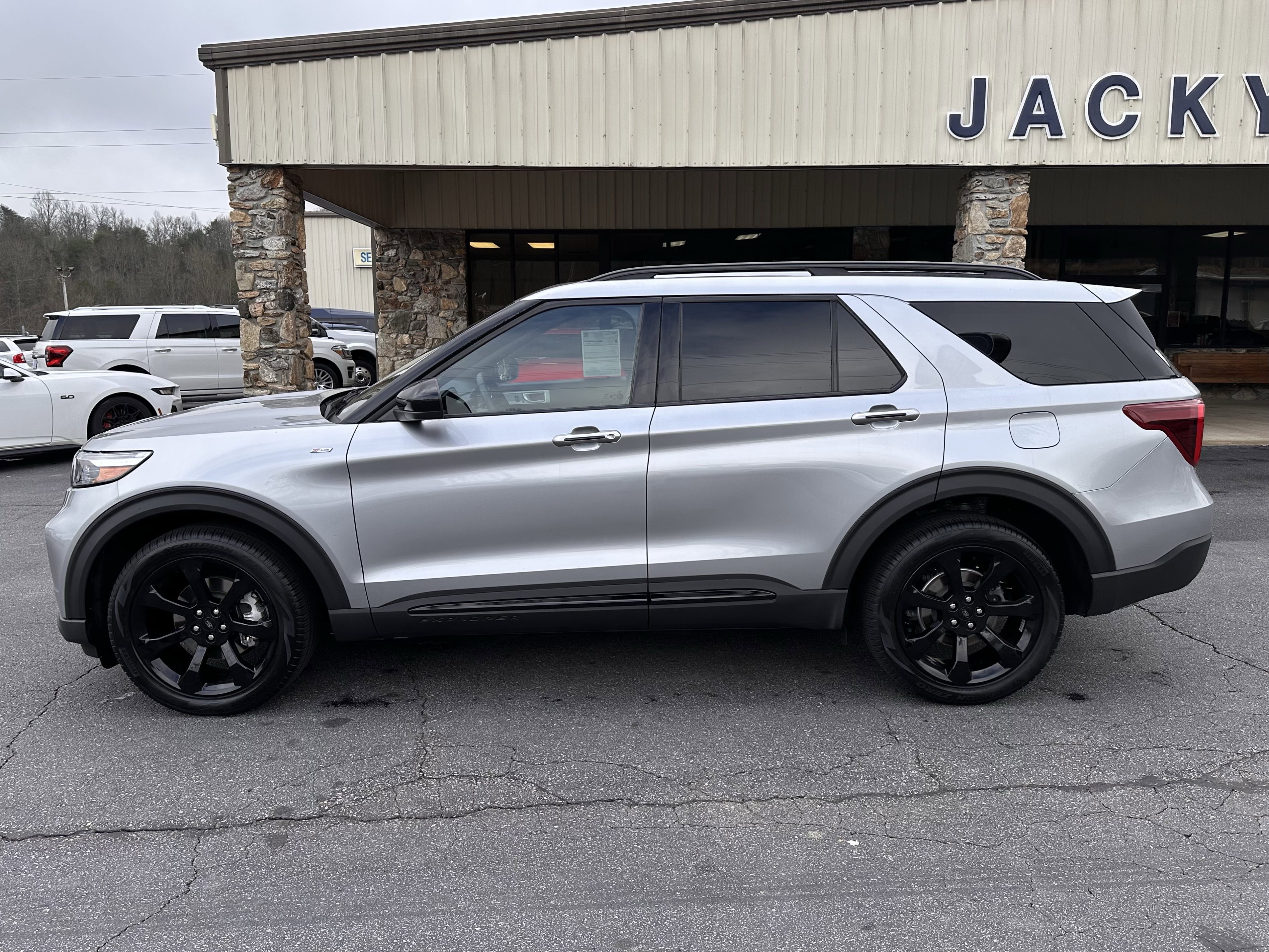 2023 Ford Explorer ST-LINE