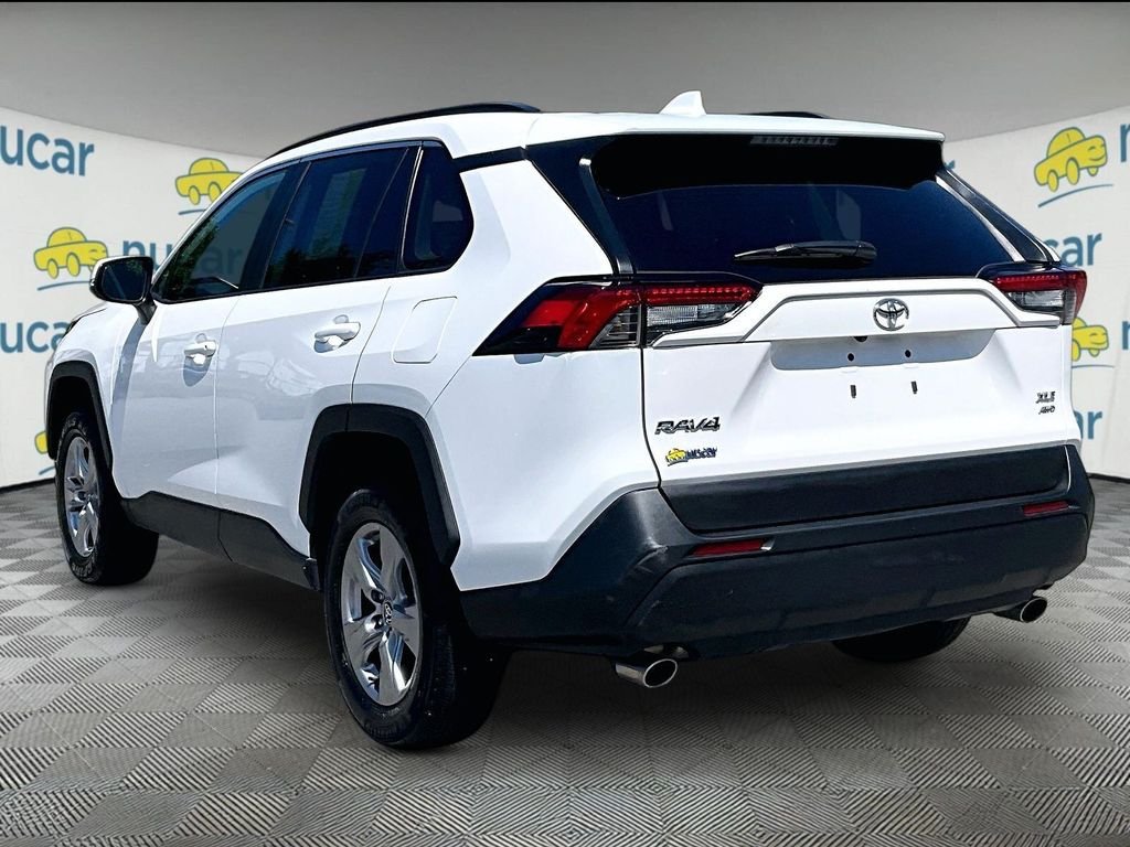 Used 2025 White Toyota XLE image 4