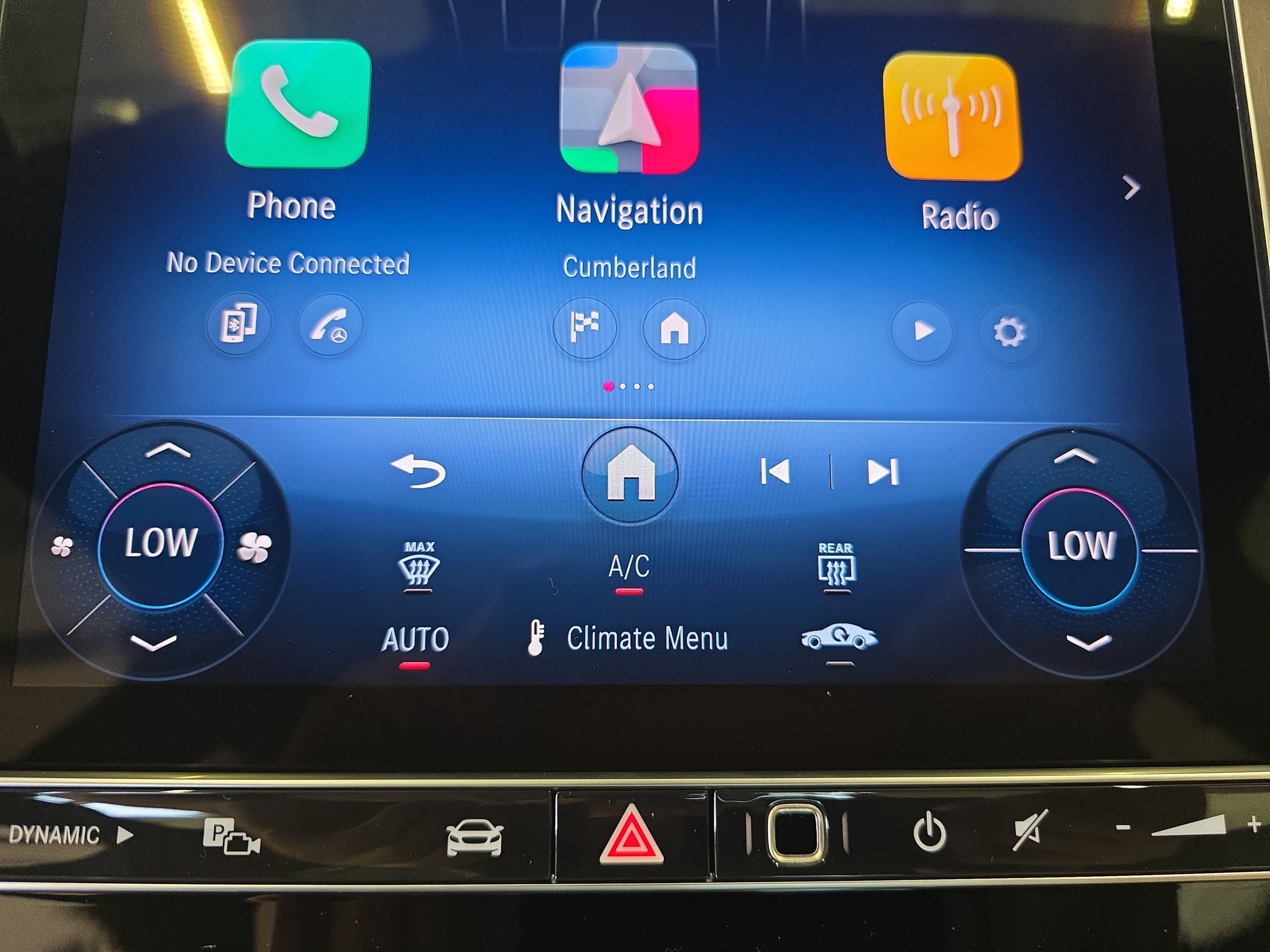 New 2026 MANUFAKTUR Moonlight White Metallic Mercedes-Benz C300 image 23