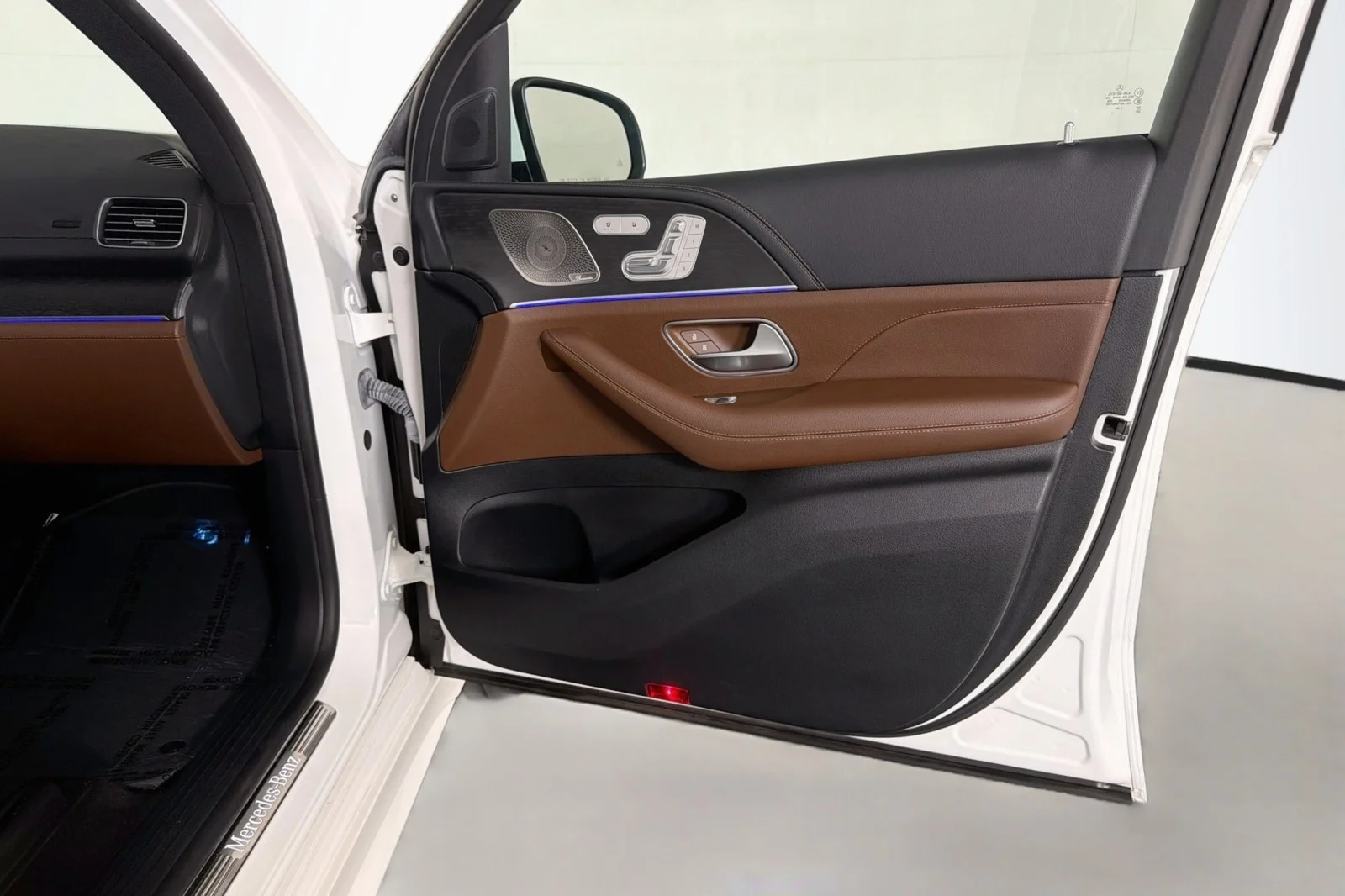 Certified Used 2024 Polar White Mercedes-Benz 450 image 26