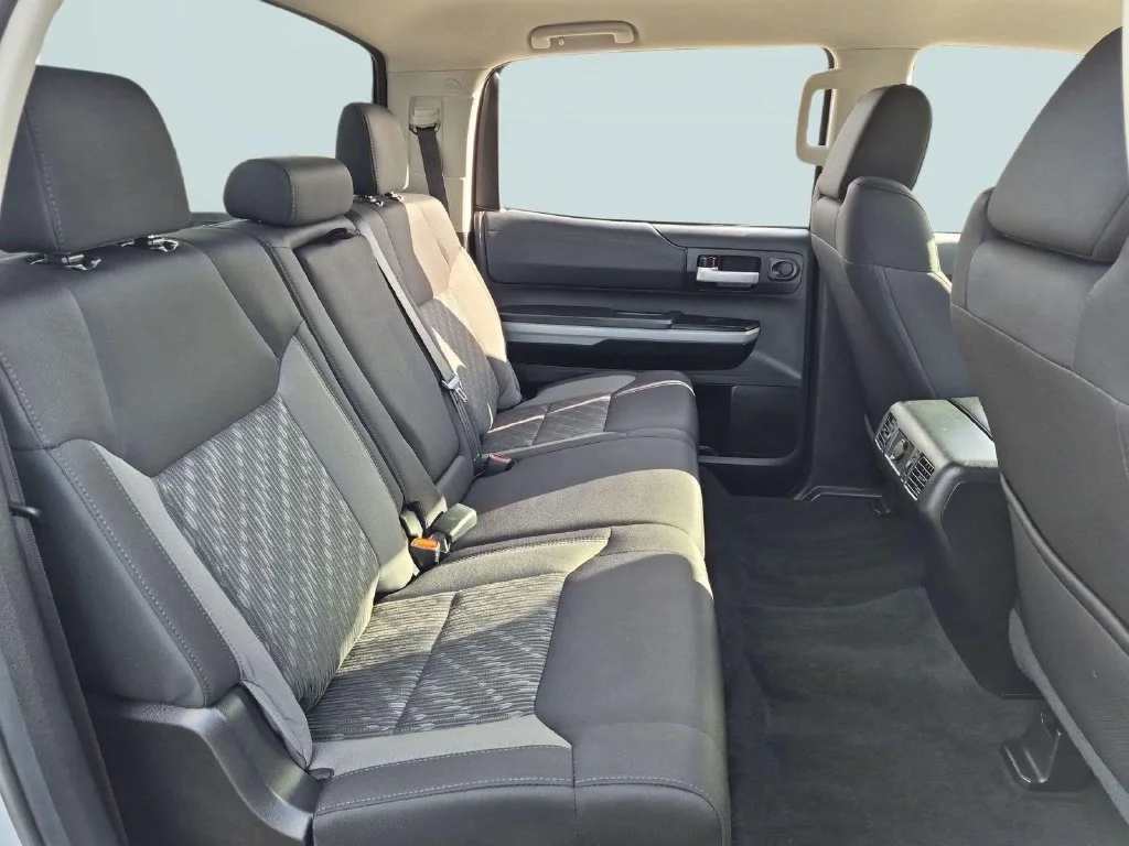 Used 2020 Cement Toyota SR5 image 27
