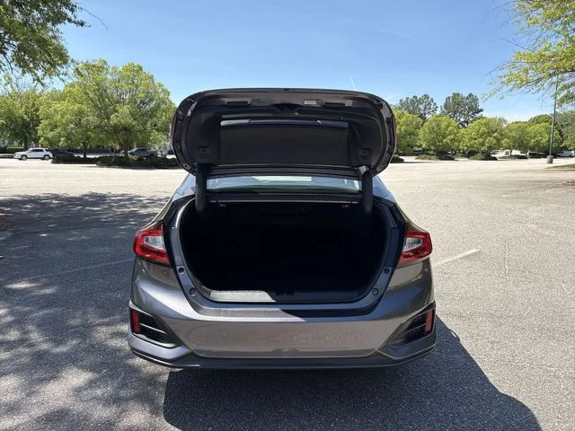 Used 2018  Honda Base image 26