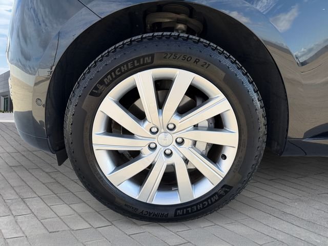 Certified Used 2023 Santorini Black Metallic Land Rover SE image 9