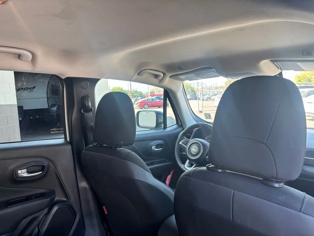 Used 2023 Alpine White Clearcoat Jeep Trailhawk image 18