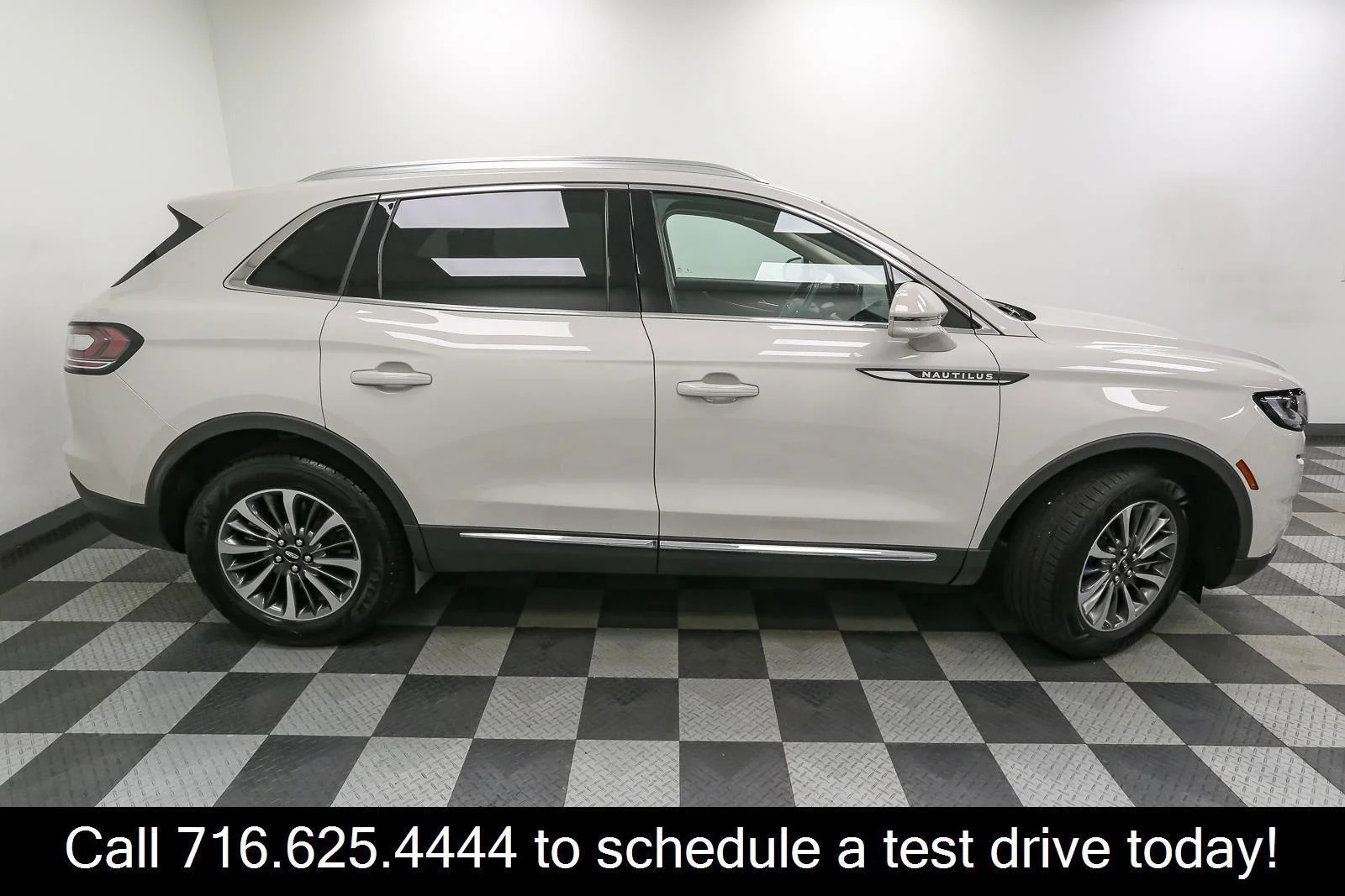 Used 2023 Ceramic Pearl Metallic Tinted Clearcoat Lincoln Standard image 8