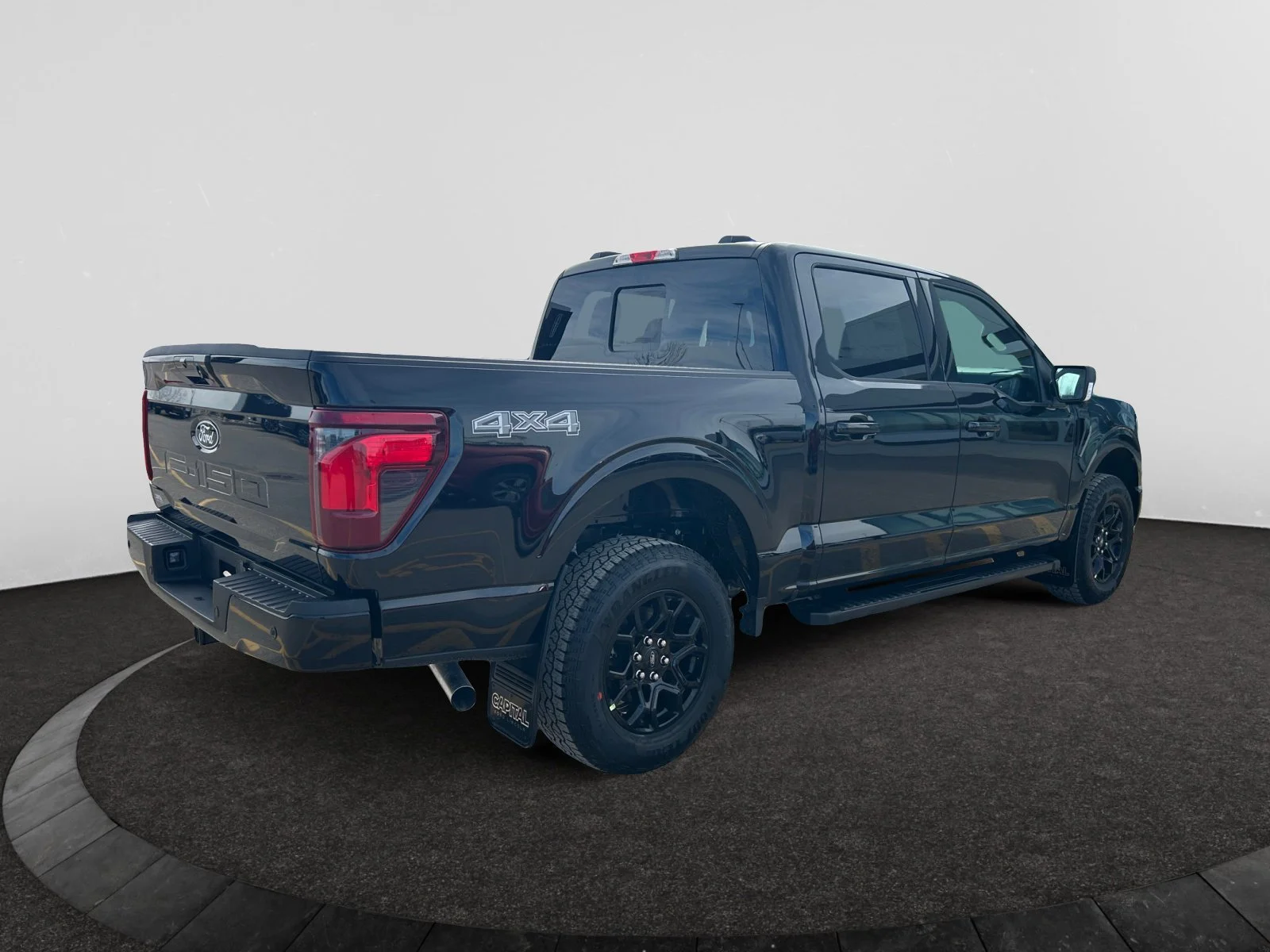 New 2026 Agate Black Metallic Ford XLT image 5