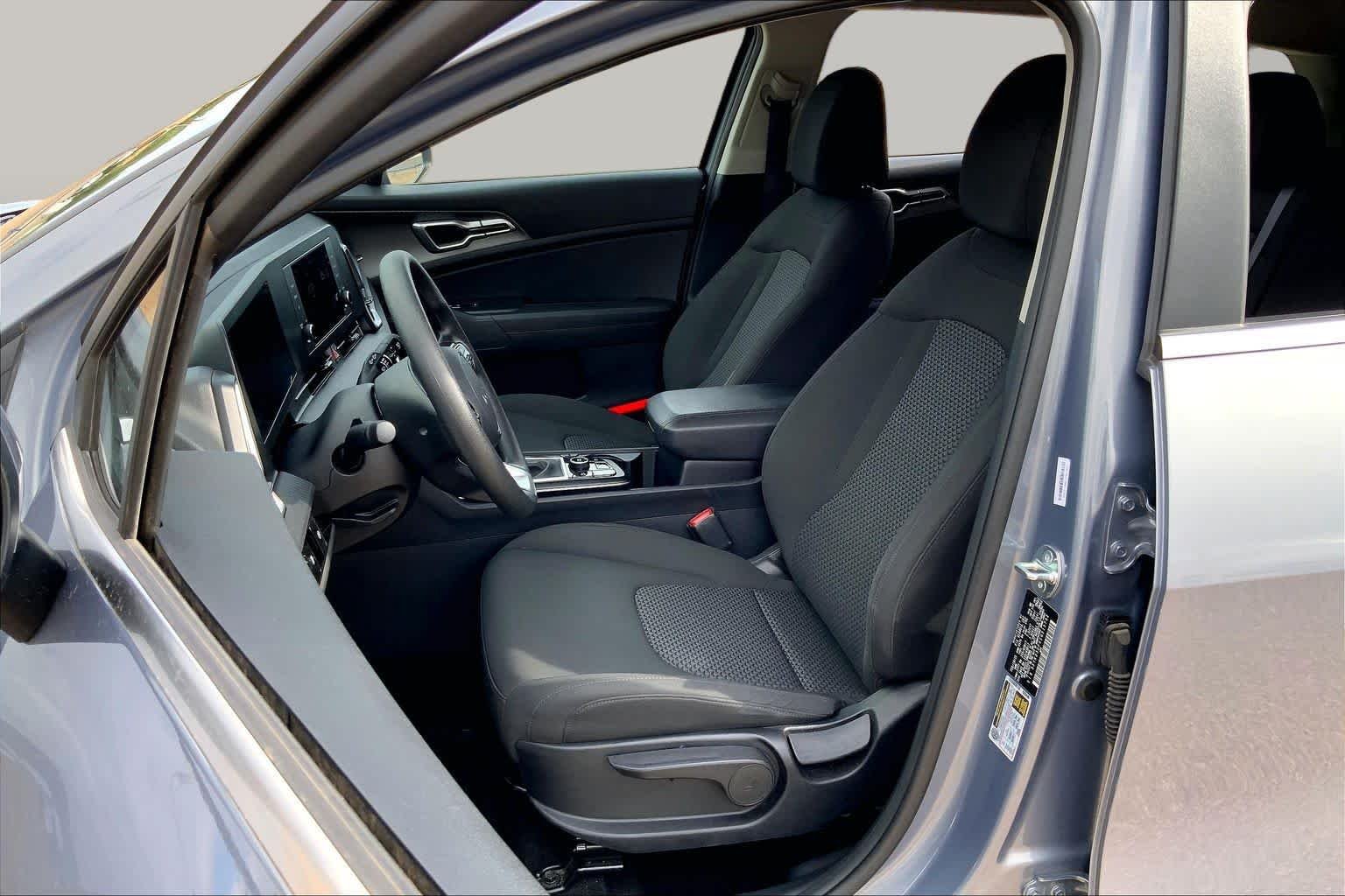 Used 2025 Everlasting Silver Kia LX image 8