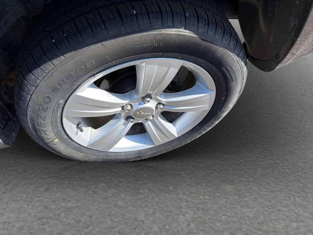 Used 2016 Gray Jeep Sport image 19