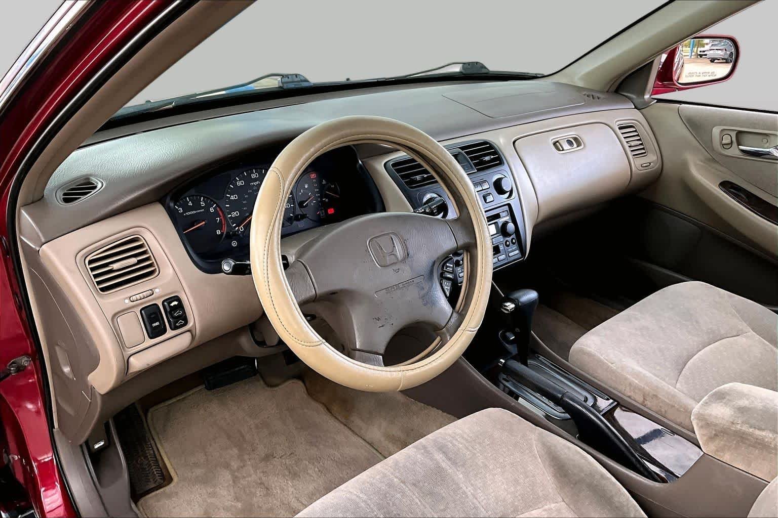 Used 2002 Firepepper Red Pearl Honda SE image 16
