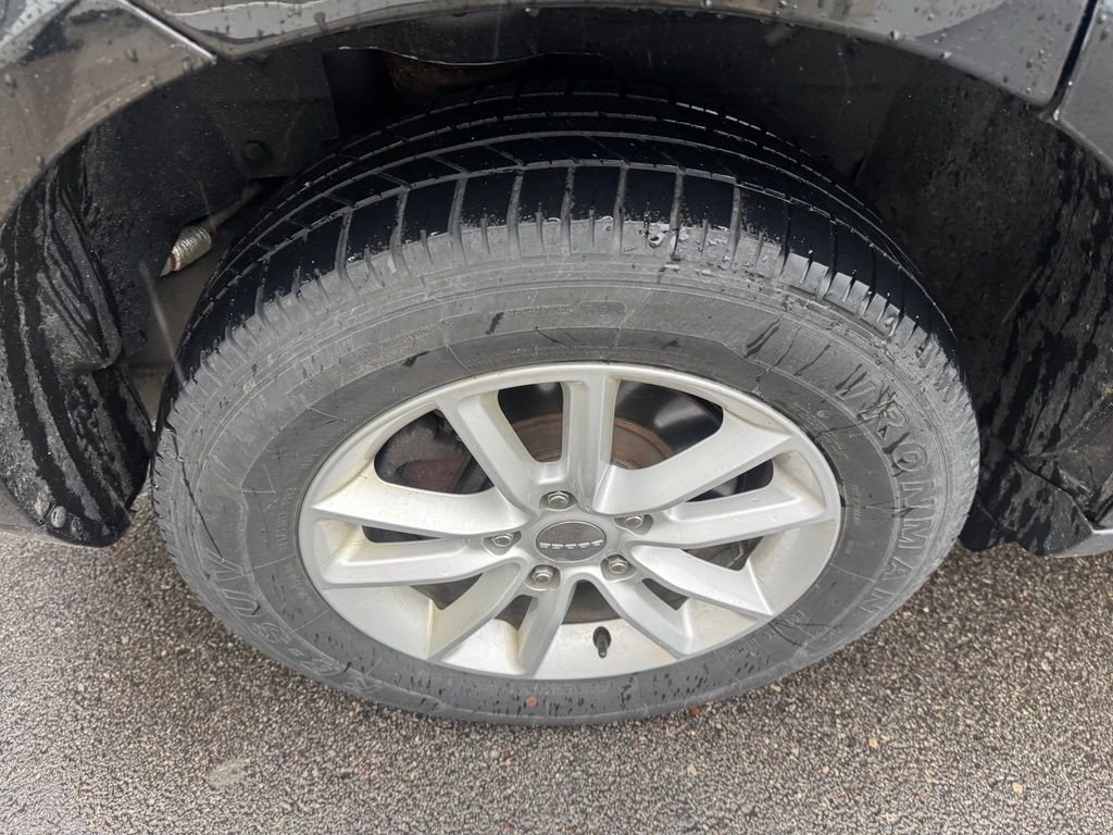 Used 2016 Black Dodge SXT image 14