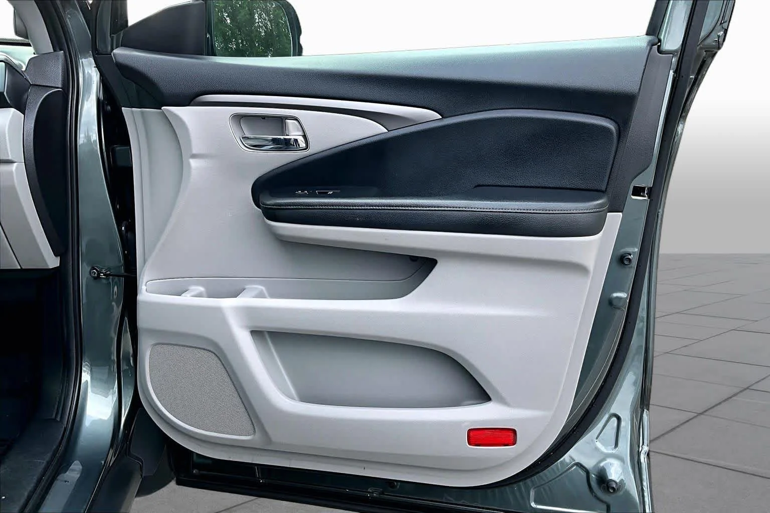 Used 2019 Forest Mist Metallic Honda RTL image 23