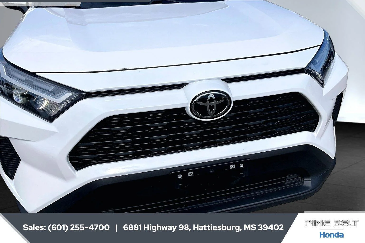 Used 2025 Ice Cap Toyota XLE image 22