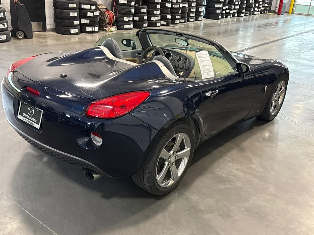 Used 2006 Blue Pontiac Base image 4