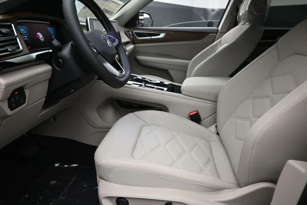New 2026 White/off-white Volkswagen 2.0T SE w/Technology image 14