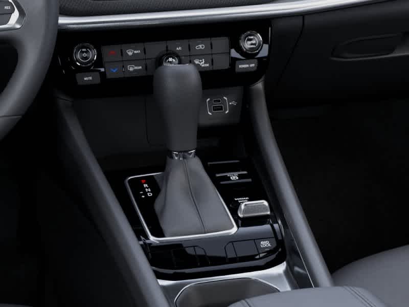 New 2026 Diamond Black Crystal Pearl-Coat Exterior Paint Jeep Latitude image 24