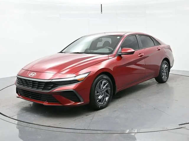 Used 2024 Ultimate Red Hyundai SEL image 3