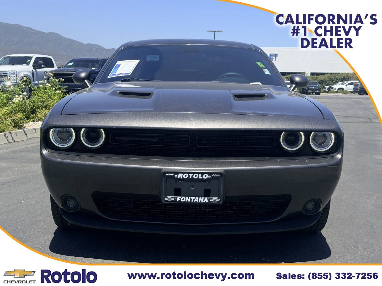 Used 2018 Granite Pearlcoat Dodge SXT image 2