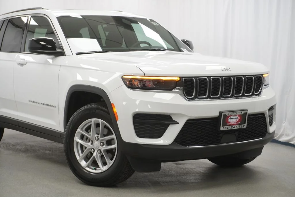 Used 2025 White Jeep Laredo X image 3