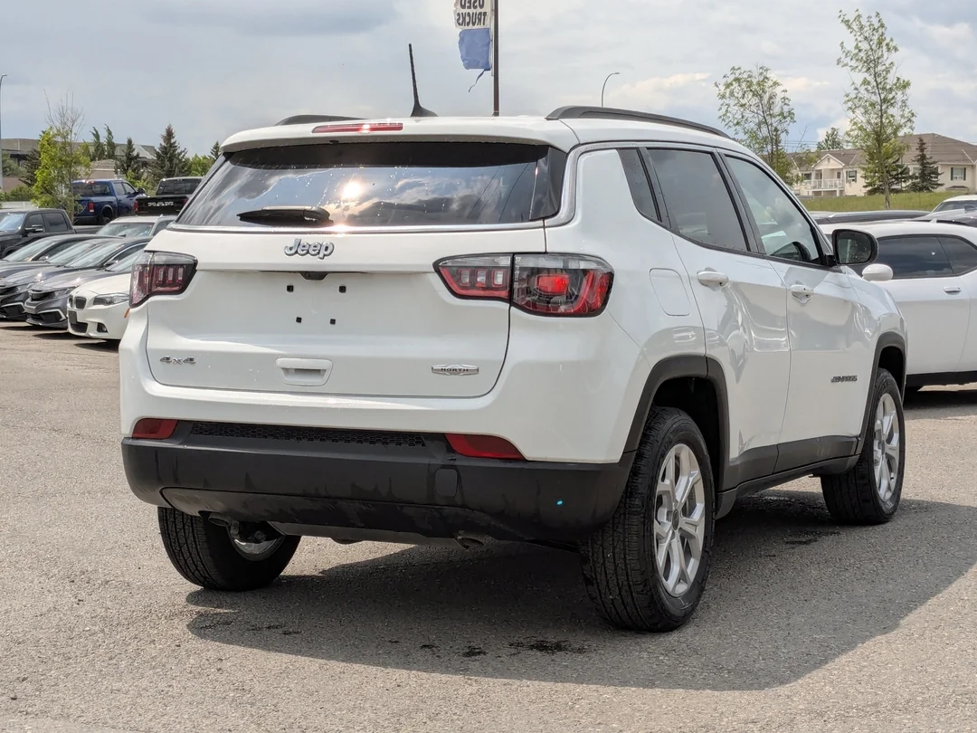 New 2025 White Jeep North - - 4X4 - Heated seats - Forward Collision Warning & More! image 7