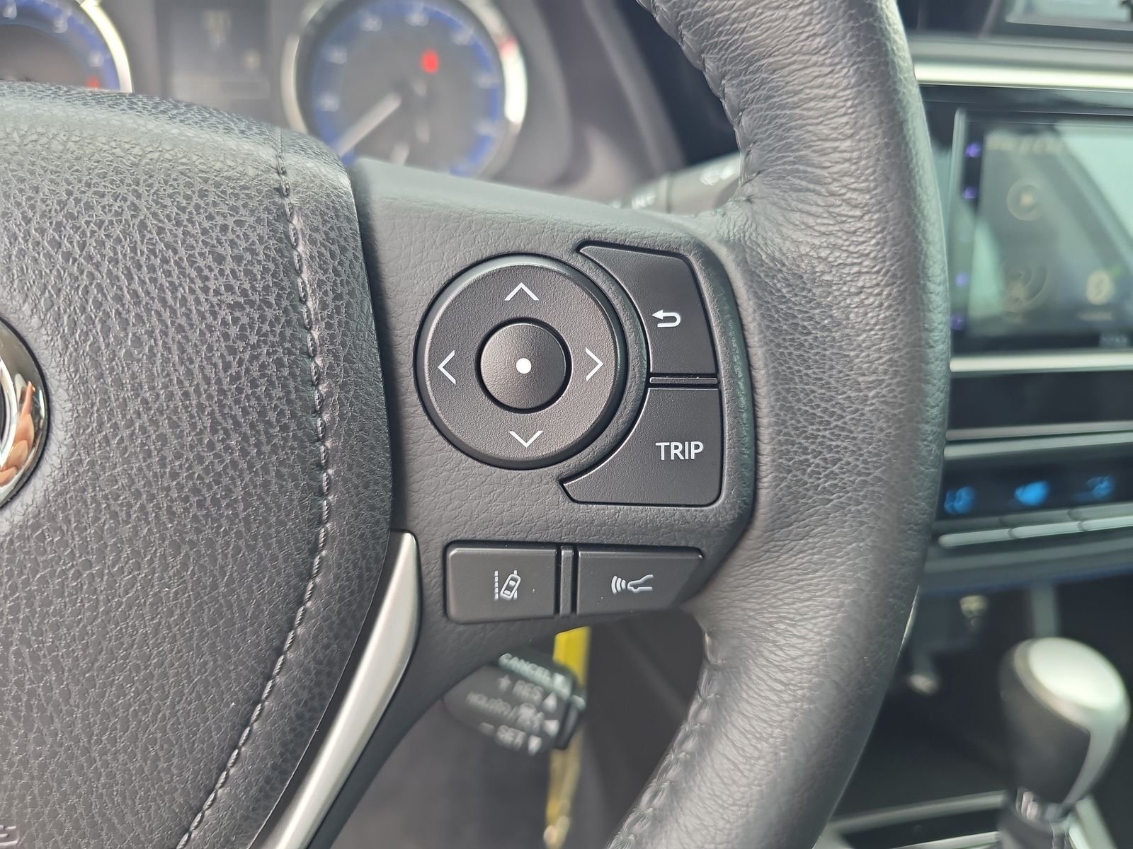 Used 2017 White Toyota SE image 22