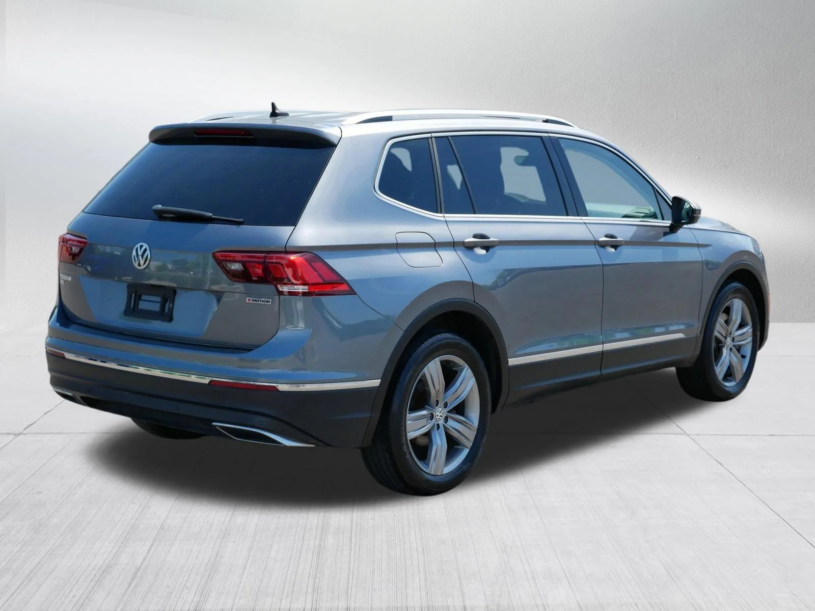 Used 2019 Platinum Gray Metallic Volkswagen SEL Premium image 7