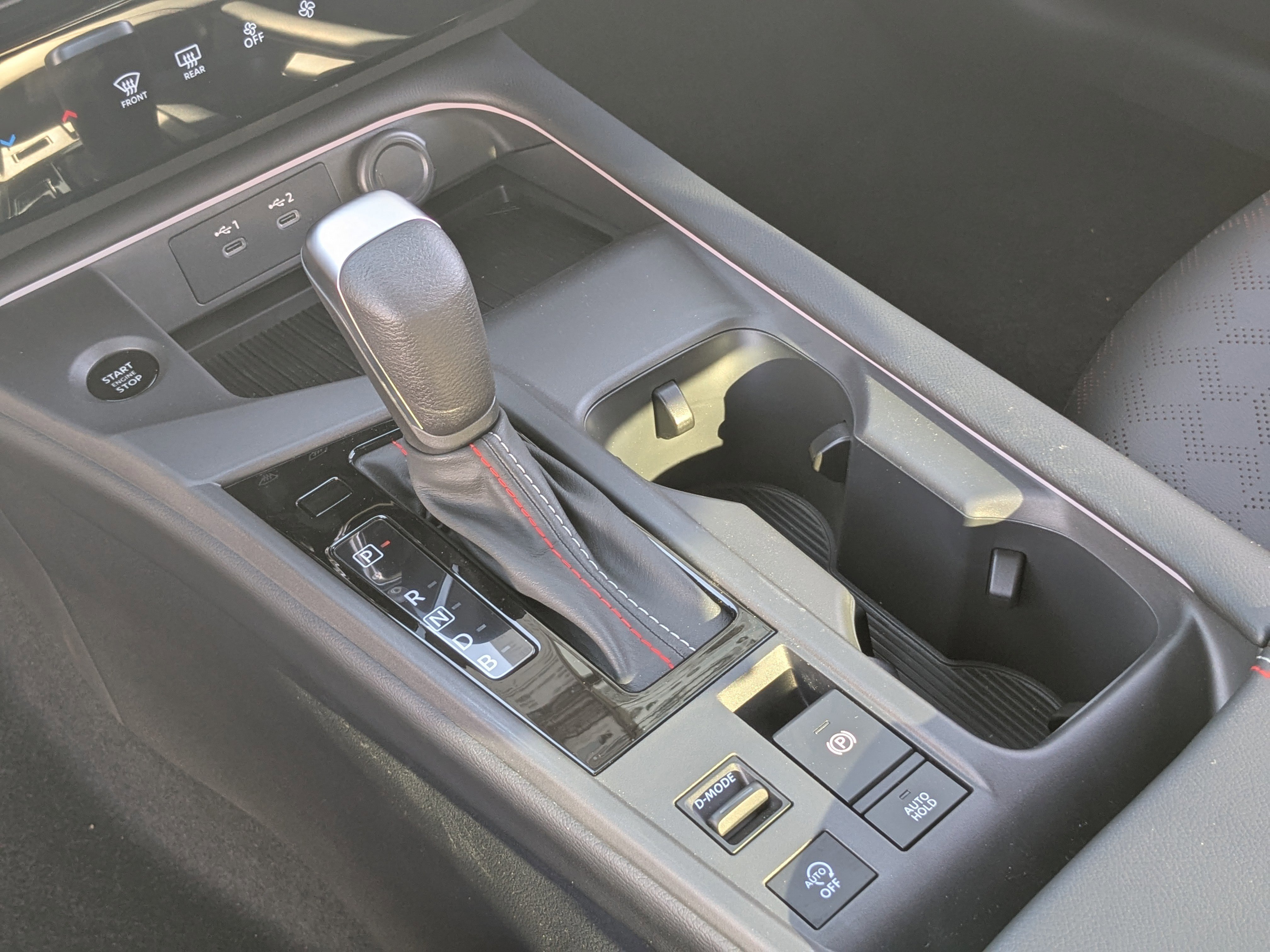 New 2026 Aspen White Tricoat/Super Black Nissan SR image 18