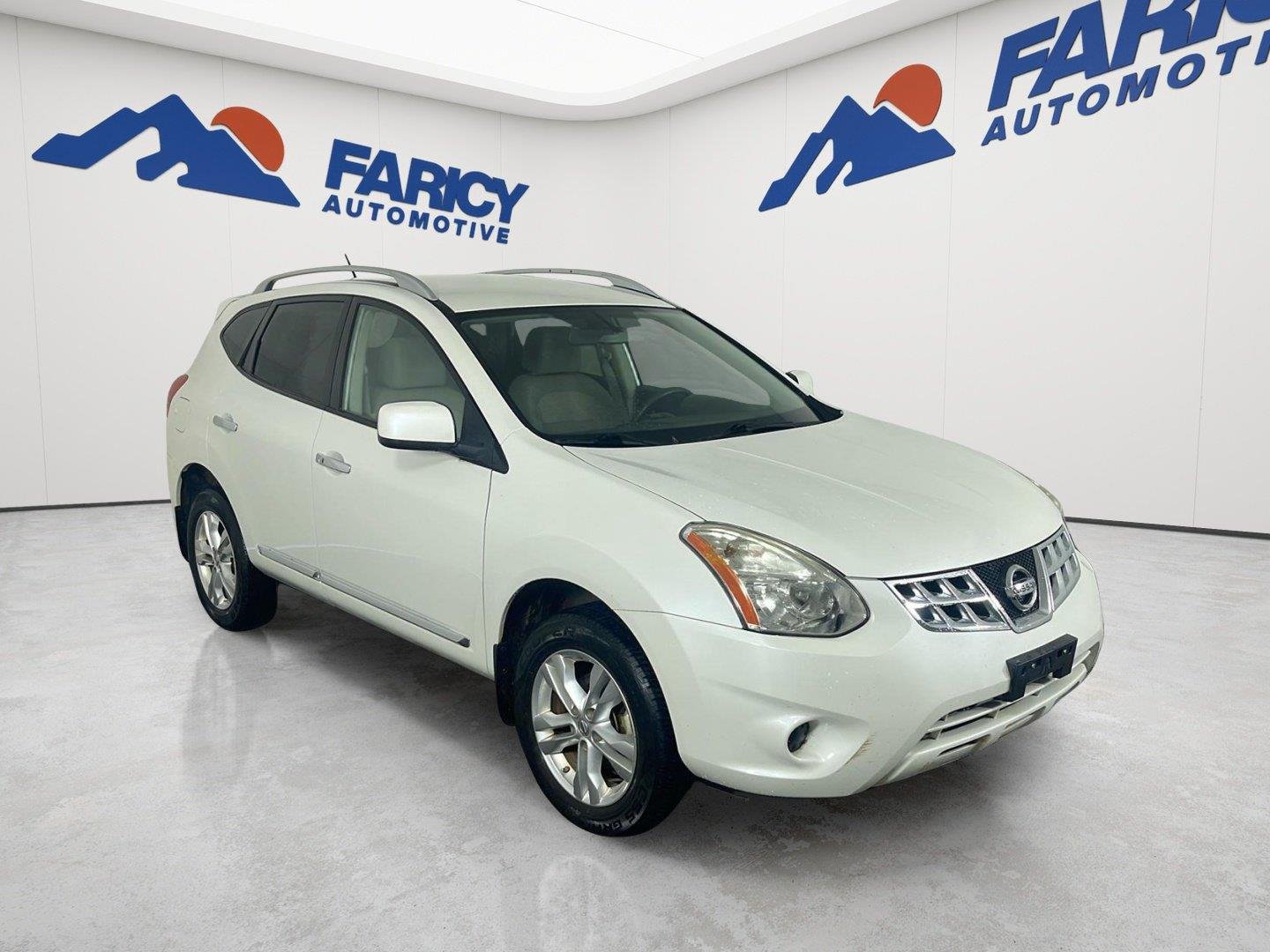 Used 2013 Pearl White Nissan SV image 2