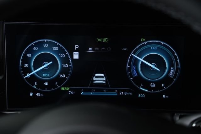 2025 Hyundai Elantra Limited - Photo 3