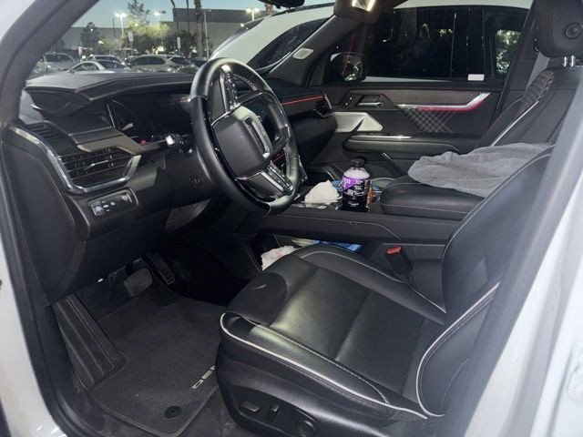 Used 2024 White Frost Tricoat GMC FWD Denali image 9