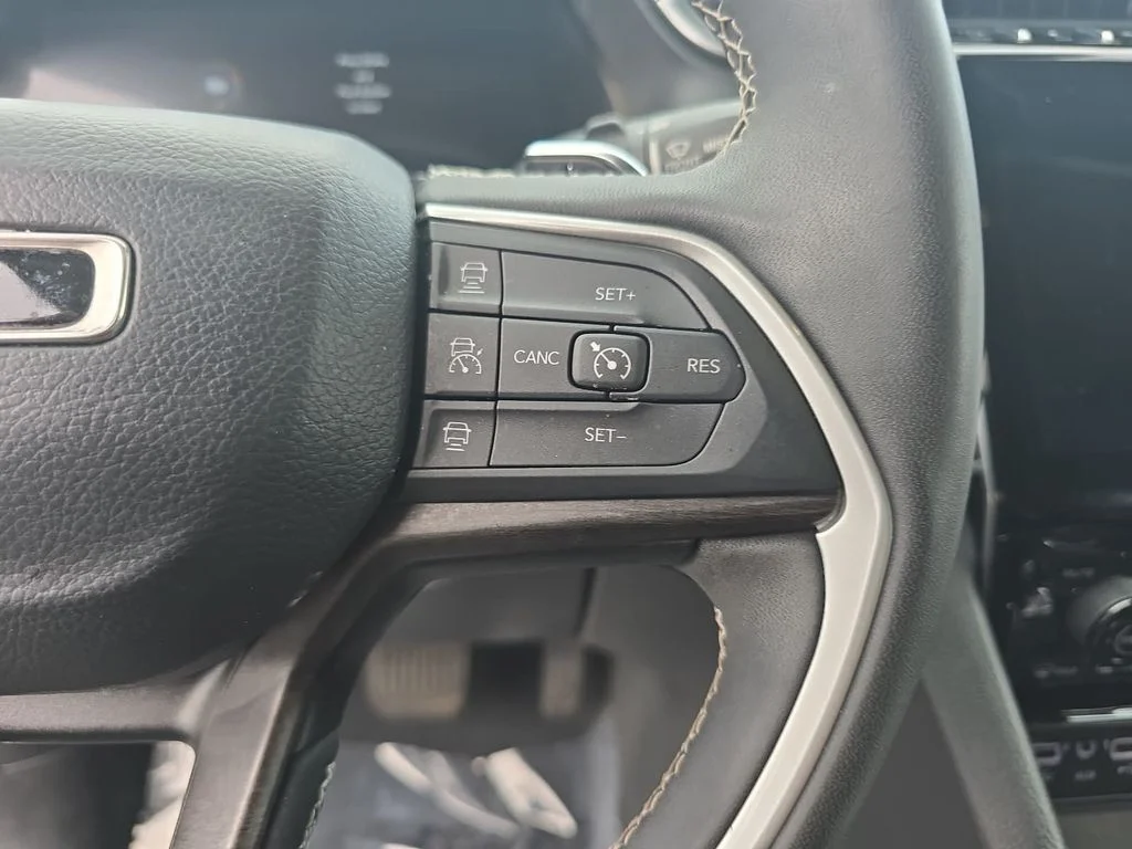 Used 2023 White Jeep Limited image 19