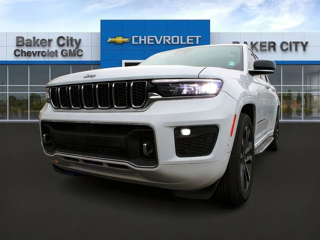 Used 2022 Bright White Clearcoat Jeep Overland image 3