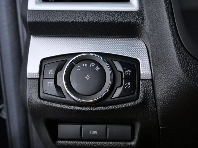 Used 2014 Black Ford XLT image 23