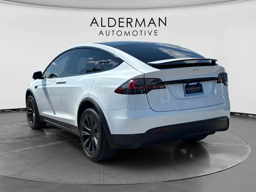 Used 2022 White Tesla Plaid image 3
