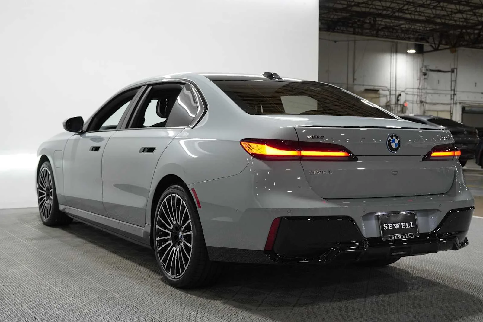 New 2026 Brooklyn Grey Metallic BMW 750e xDrive image 2