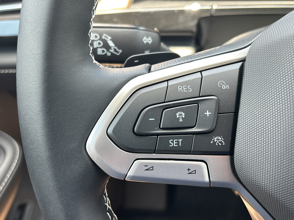 New 2026 Black Volkswagen 2.0T SE w/Technology image 23