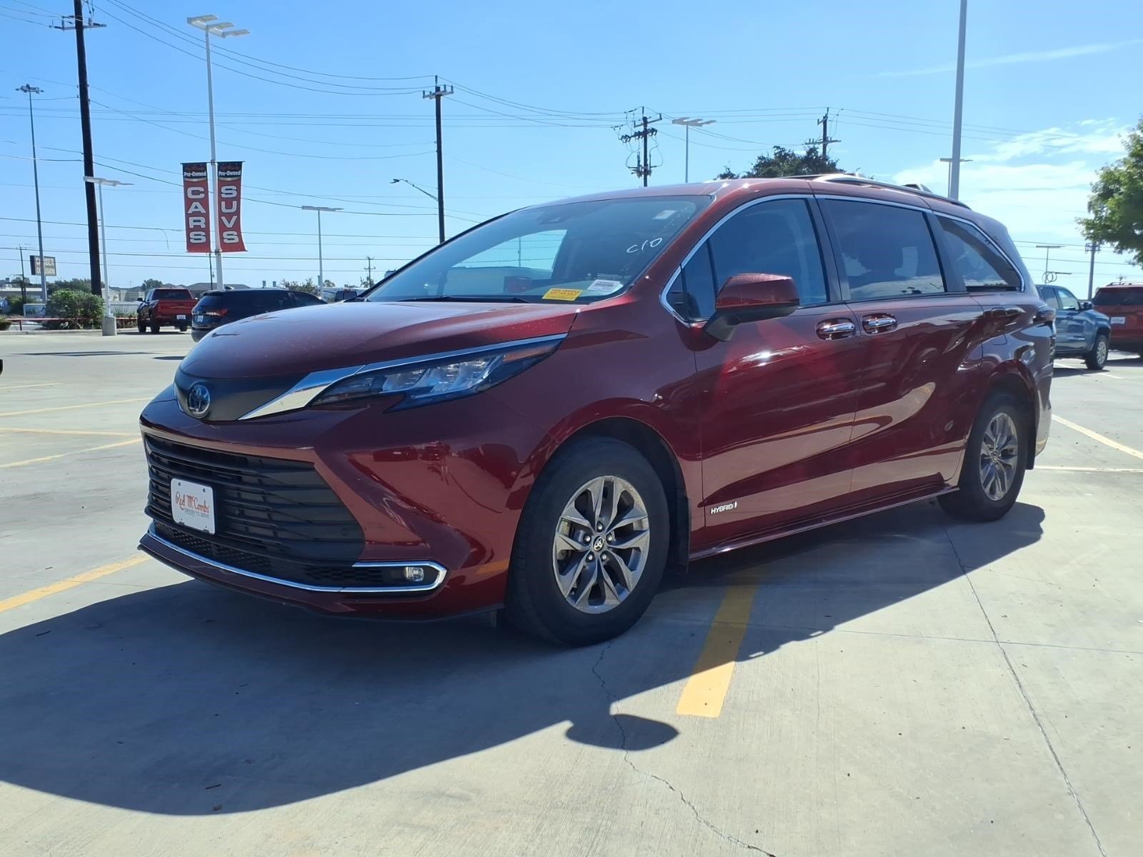 Used 2021 RUBY FLARE PEARL Toyota XLE image 1