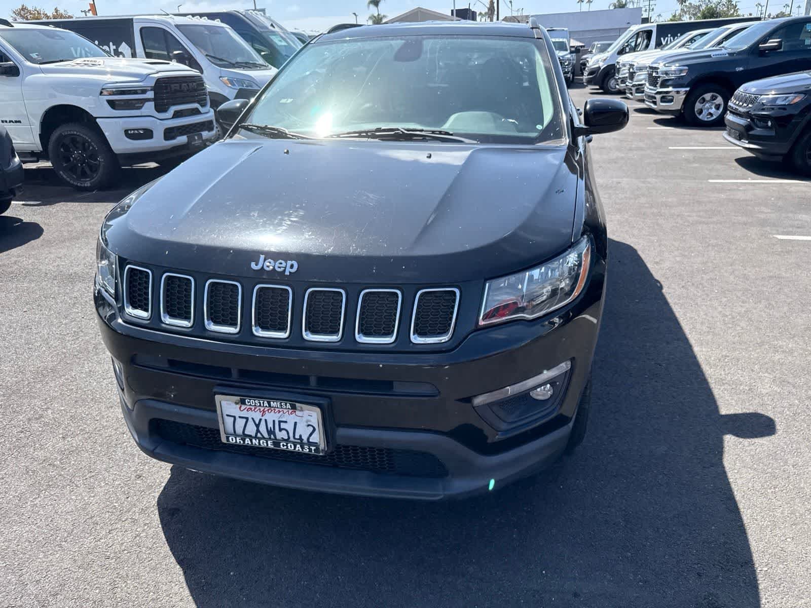 Used 2017 Diamond Black Crystal Pearlcoat Jeep Latitude image 21