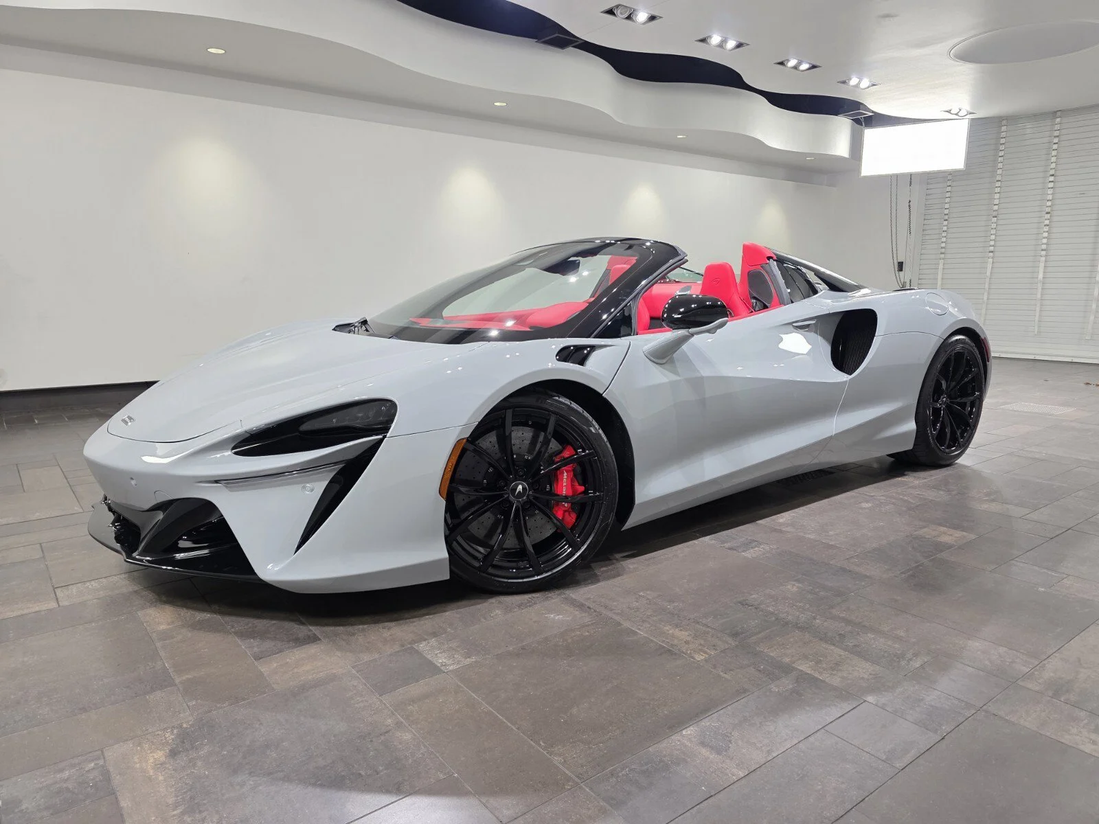2026 McLaren Artura's photo