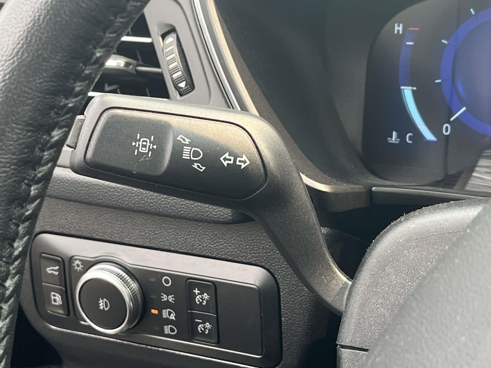Used 2020  Ford Titanium Hybrid image 36