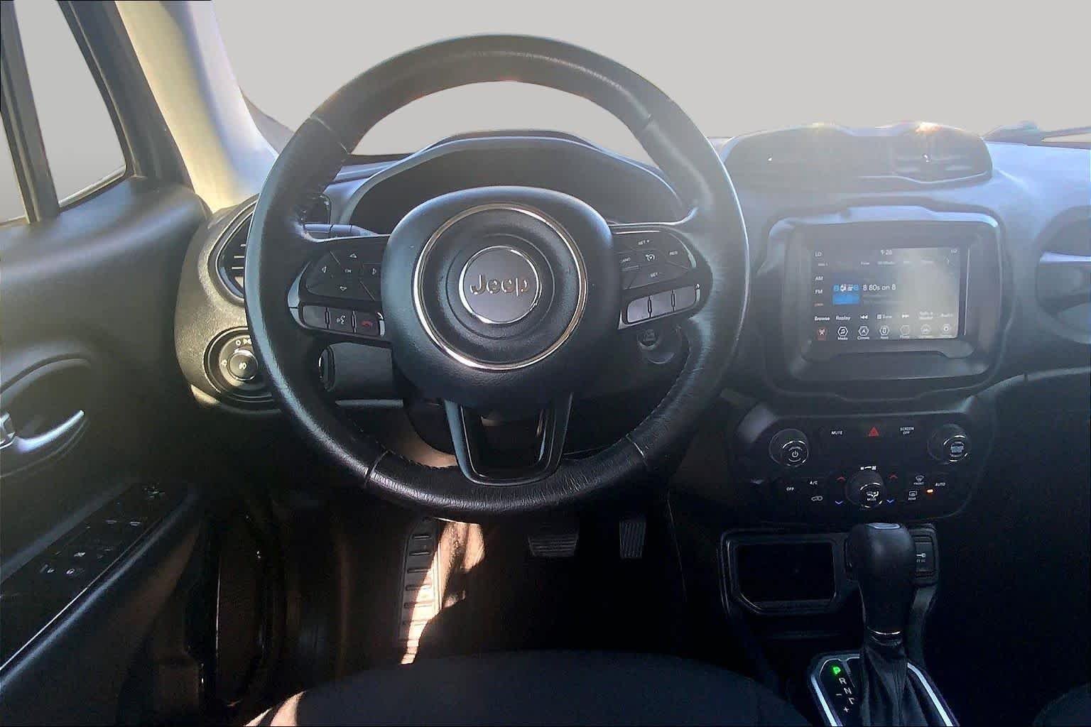 Used 2018 Granite Crystal Metallic Clearcoat Jeep Altitude image 6